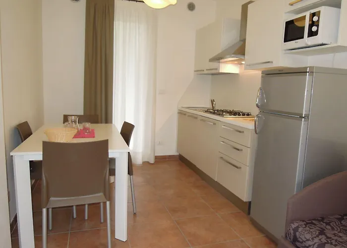 Apartman Pool-front With Fenced Garden And Bbq