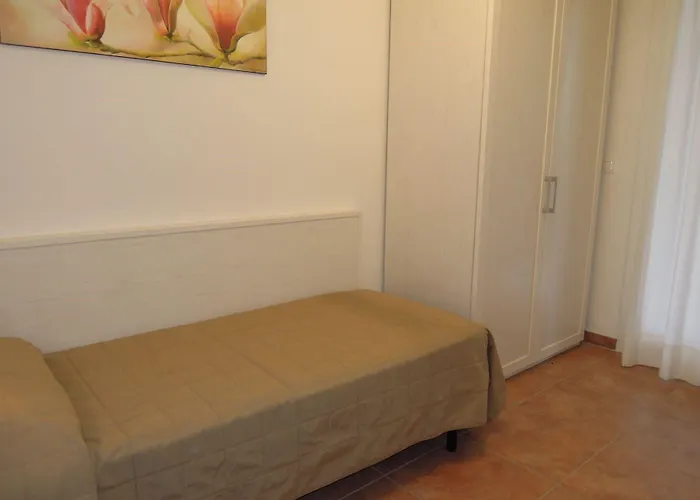 Apartman Pool-front With Fenced Garden And Bbq