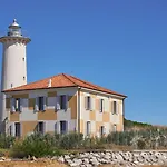 Pool-front With Fenced Garden And Bbq * Μπιμπιόνε
