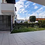 Διαμέρισμα Pool-front With Fenced Garden And Bbq Μπιμπιόνε