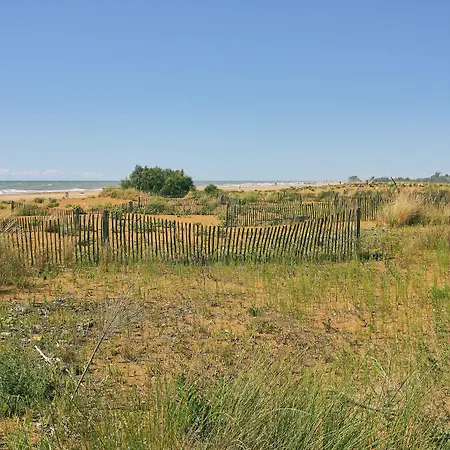 Pool-front With Fenced Garden And Bbq Lejlighed