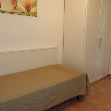 Апартаменти Pool-front With Fenced Garden And Bbq