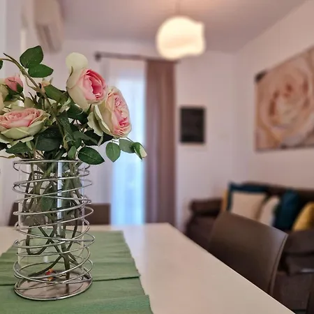 Pool-front With Fenced Garden And Bbq *