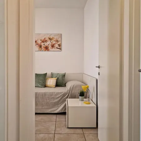 Pool-front With Fenced Garden And Bbq Lejlighed Bibione