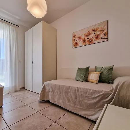 Pool-front With Fenced Garden And Bbq *