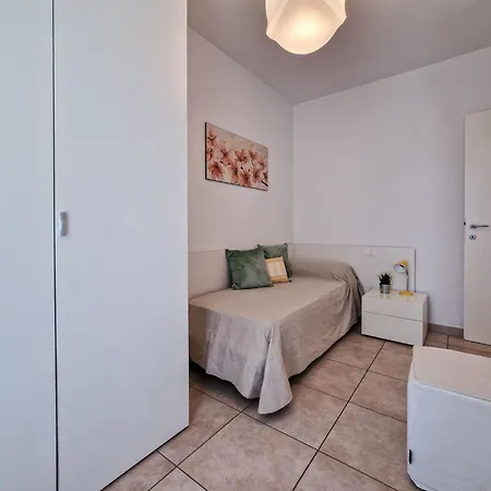 Pool-front With Fenced Garden And Bbq *