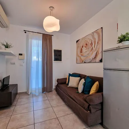 Pool-front With Fenced Garden And Bbq *