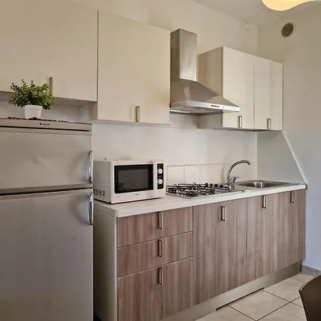 Pool-front With Fenced Garden And Bbq Lejlighed *