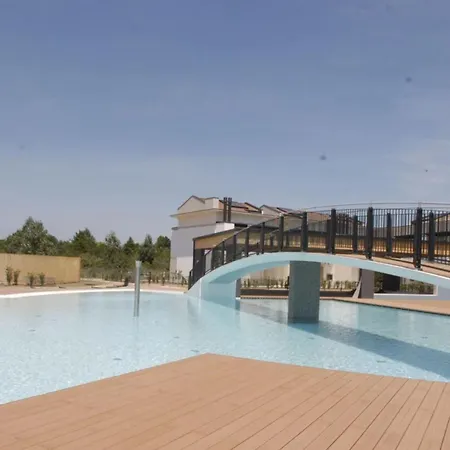 Pool-front With Fenced Garden And Bbq Appartamento