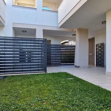 Pool-front With Fenced Garden And Bbq Апартаменти Бібіоне