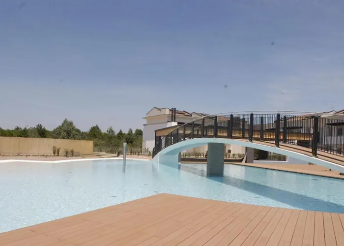 Pool-front With Fenced Garden And Bbq Apartment