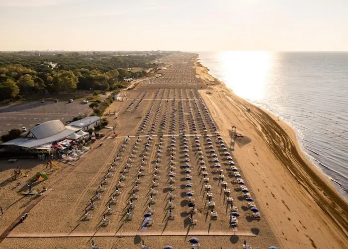 Pool-front With Fenced Garden And Bbq Apartment