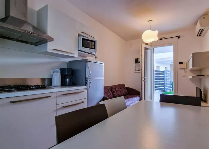 Apartment Pool-front With Fenced Garden And Bbq