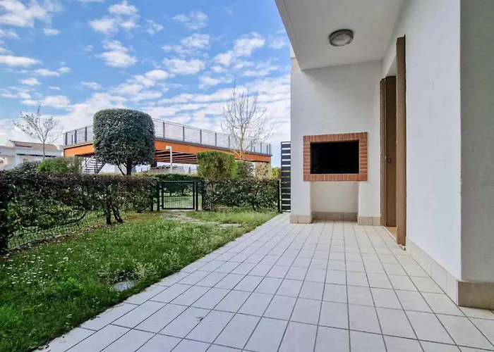 Pool-front With Fenced Garden And Bbq *