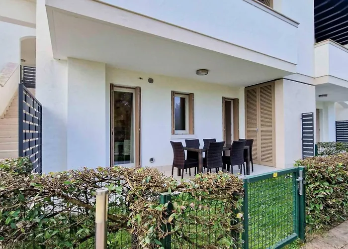Pool-front With Fenced Garden And Bbq *