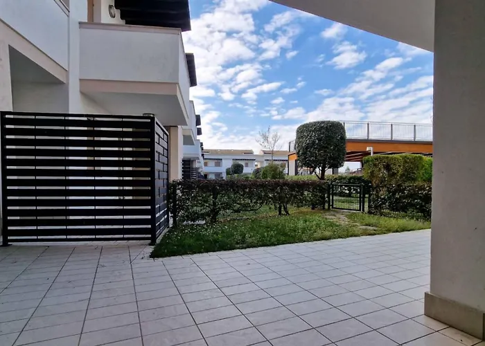 Appartamento Pool-front With Fenced Garden And Bbq Bibione